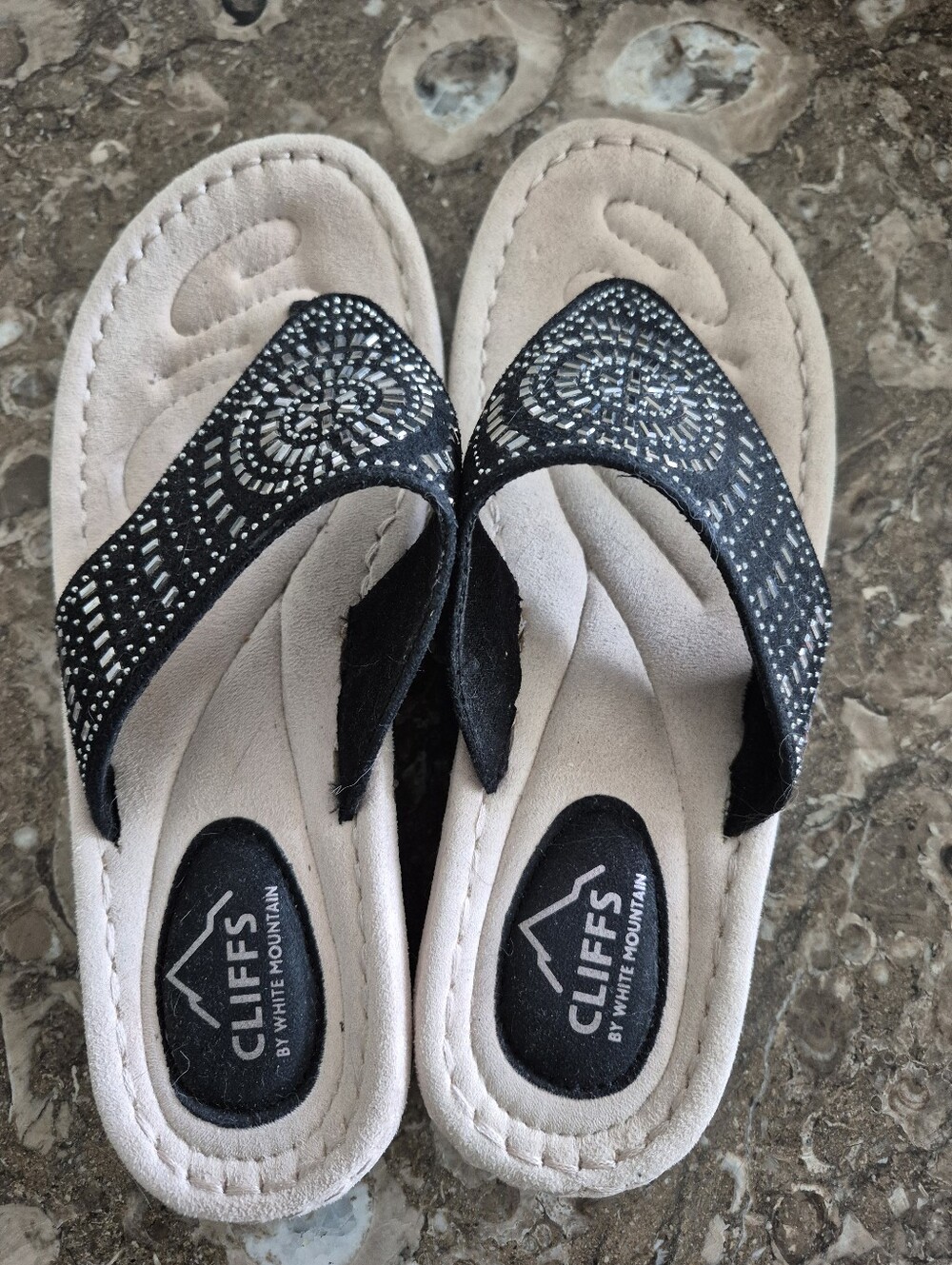 Cienna Cliffs By White Mountain Oimens Thong Sandal 7.5 M EUC